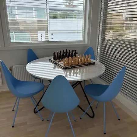 Stor Enebolig Med Treningsstudio Og Terrasse Nyaraló *